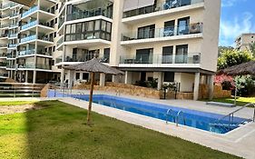 Luxurious, Newly-Renovated Large 2-Bedroom Condo By The Beach