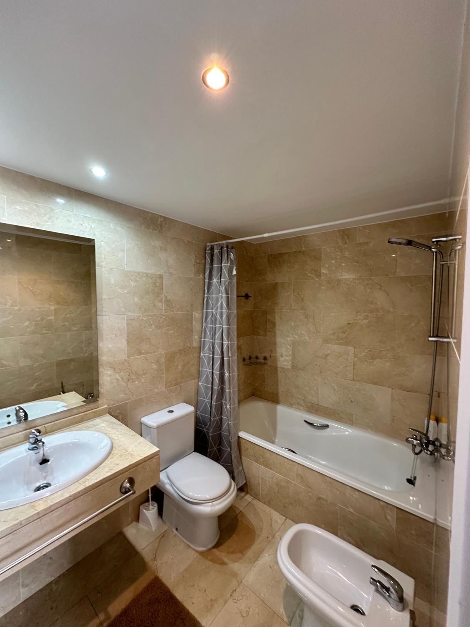 Luxurious, Newly-Renovated Large 2-Bedroom Condo By The Beach Benidorm Exterior foto